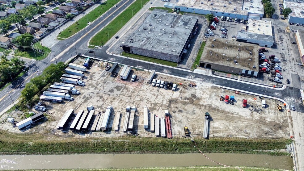 More Photos Of 2001 W Cermak Rd, Broadview Land For Lease