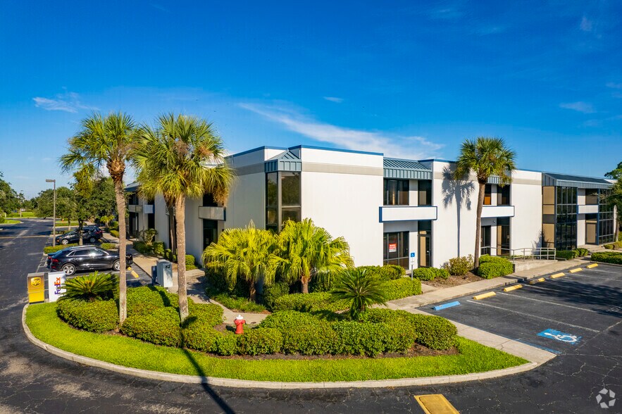 More Photos Of 4023 Tampa Rd, Oldsmar Unknown For Lease