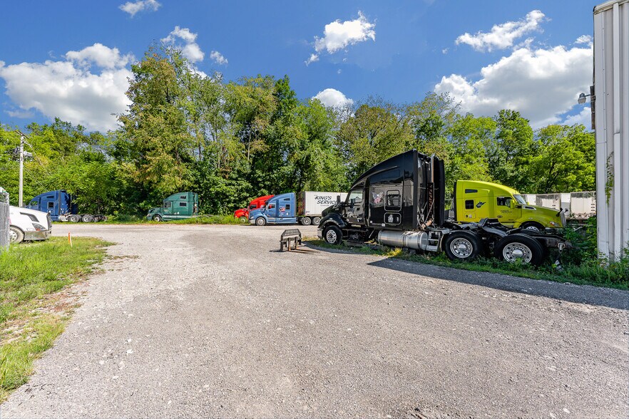 More Photos Of 148 Roush Cir, Fairmont Industrial For Lease