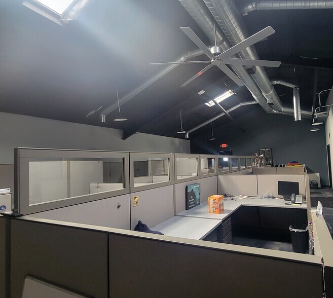 More Photos Of 5642 N 2nd St, Loves Park Office For Lease