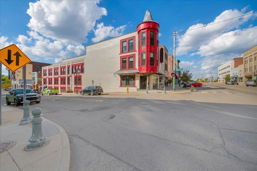 More Photos Of 31 N Saginaw St, Pontiac Storefront Retail Office For Lease