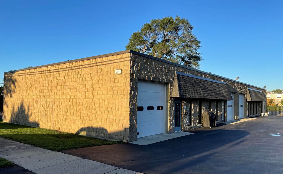 More Photos Of 214 S Hager Ave, Barrington Light Manufacturing For Lease