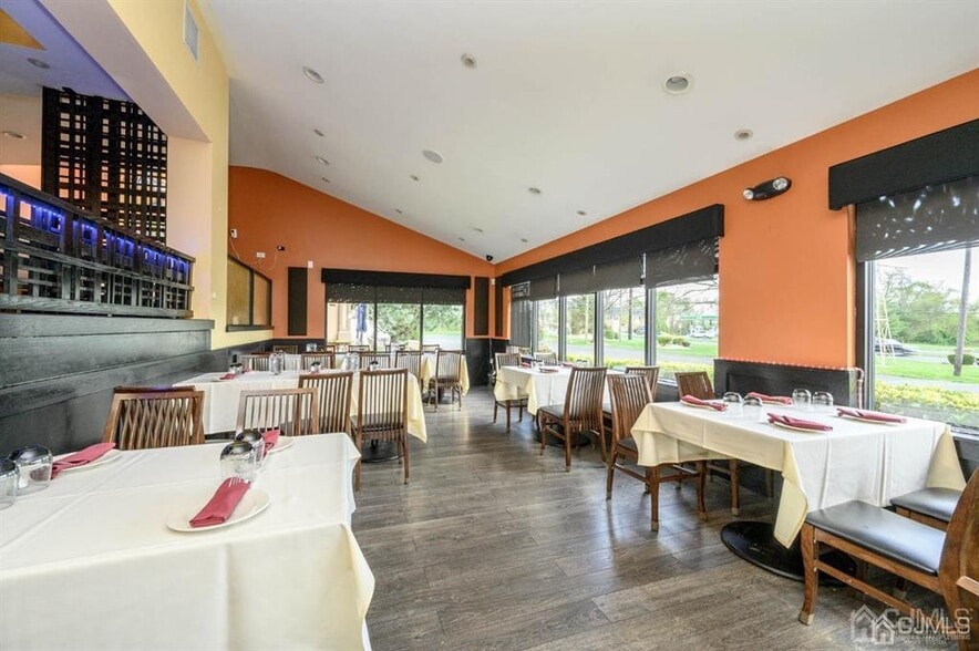 More Photos Of 522 Rt-33, Englishtown Restaurant For Lease