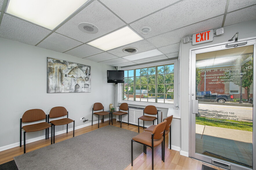 More Photos Of 440 N Main St, Glen Ellyn Storefront Retail Residential For Sale