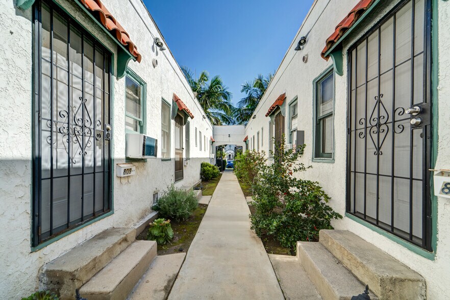 More Photos Of 807-809 N Fuller Ave, Los Angeles Apartments For Sale