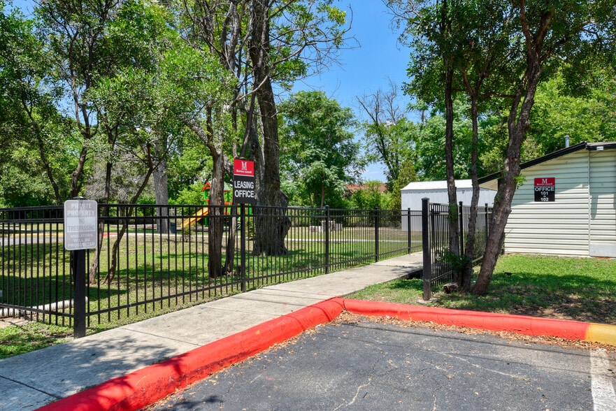 More Photos Of 737 W Mayfield Blvd, San Antonio Apartments For Sale
