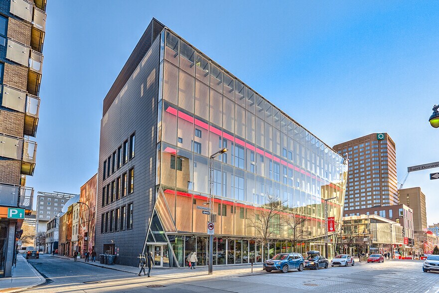 More Photos Of 22 Rue Ste-Catherine E, Montréal Office For Sale