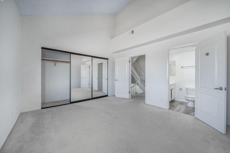 More Photos Of 638 E Tujunga Ave, Burbank Apartments For Sale