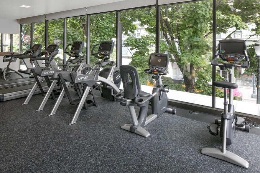 More Photos Of 1221 SW 11th Ave, Portland Apartments For Lease