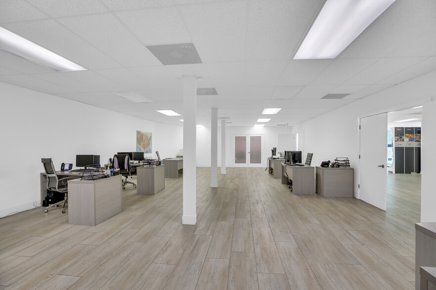 More Photos Of 673 US Highway 1, Vero Beach Showroom For Lease