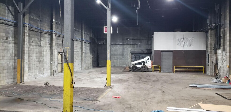 More Photos Of 510 S Harding St, Indianapolis Warehouse For Lease