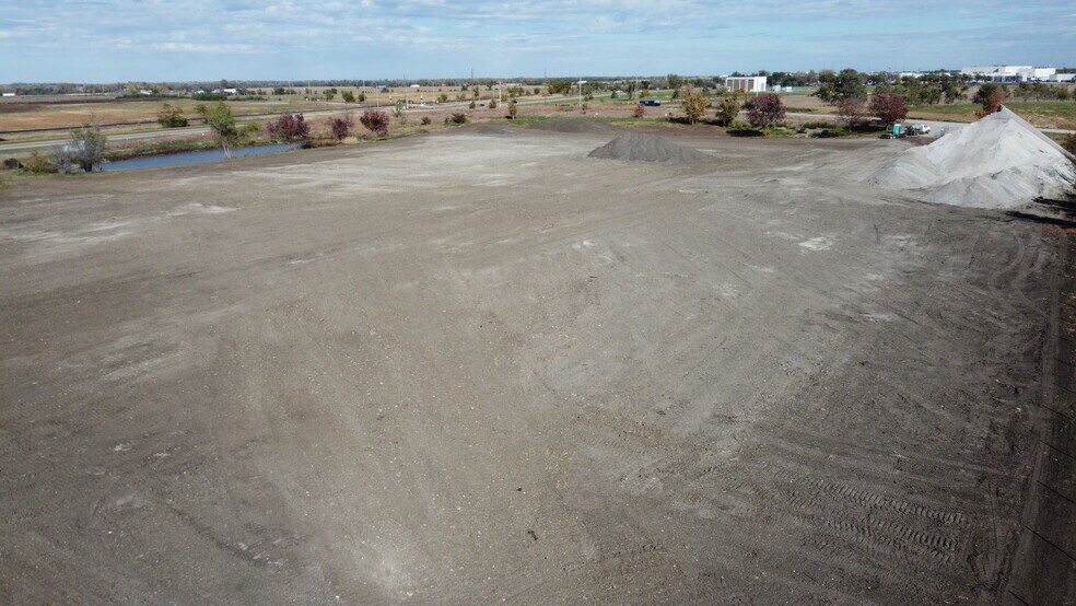 More Photos Of 7201 N 98th St, Lincoln Land For Sale