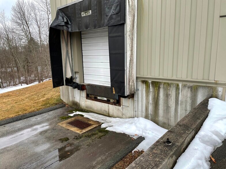 More Photos Of 17 Industrial Dr, Waterford Industrial For Sale