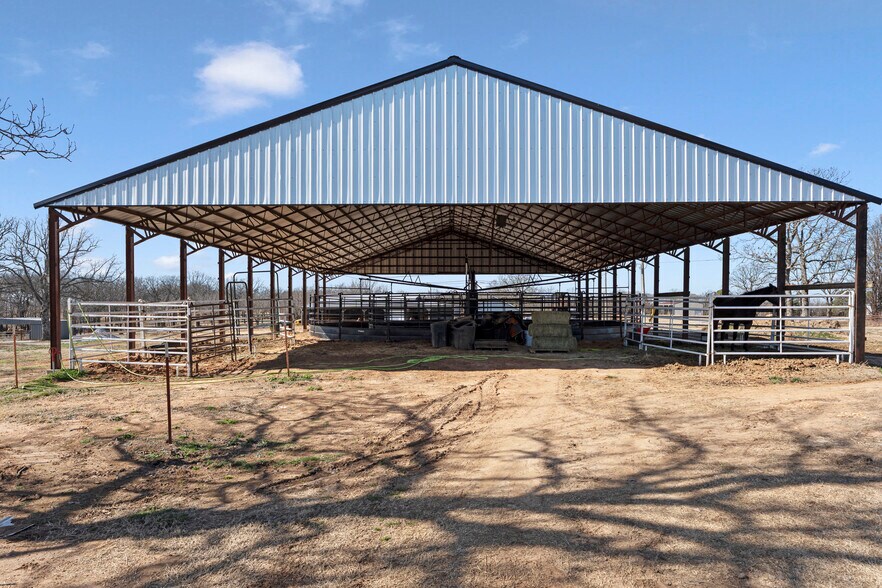 More Photos Of 13354 E 520 Rd, Colcord Sports And Entertainment For Sale