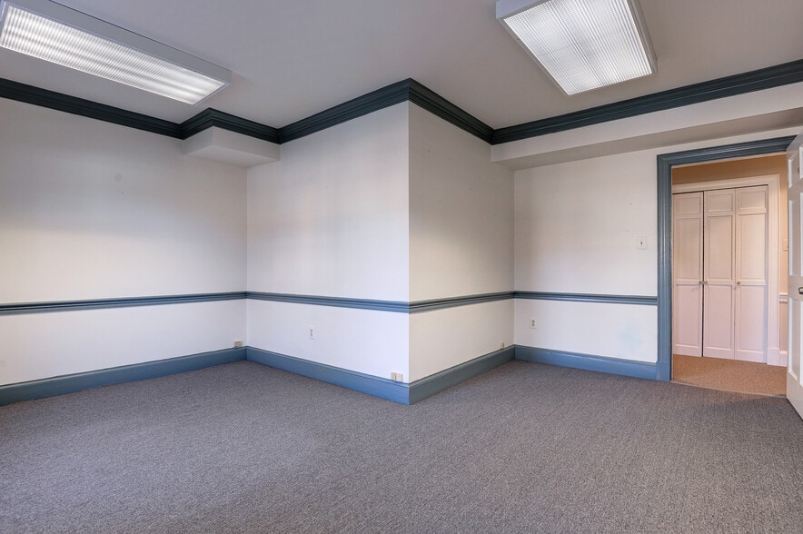 More Photos Of 13000 Harbor Dr, Woodbridge Office For Lease