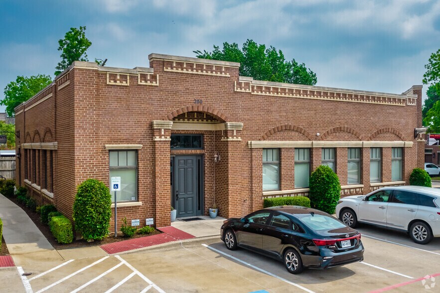 More Photos Of 118 Lynn Ave, Lewisville Office For Sale