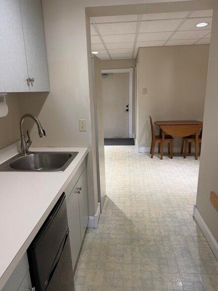 More Photos Of 87 Lafayette Rd, Hampton Falls Storefront Retail Office For Sale