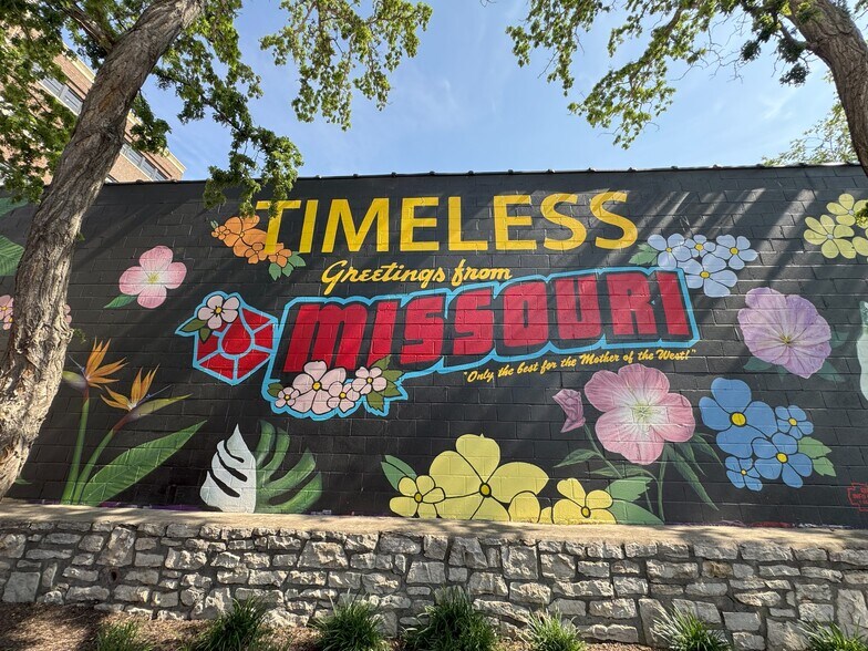 More Photos Of 1525-1527 Locust St, Kansas City General Retail For Lease