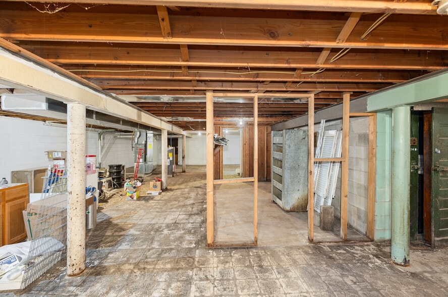 More Photos Of 32 Main St, Scottsville Storefront For Sale
