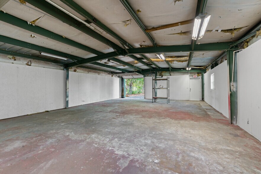 More Photos Of 13595 SE 31st Ave, Summerfield Warehouse For Sale