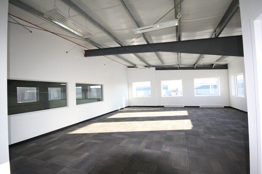 More Photos Of 145 East Lake Blvd NE, Airdrie Warehouse For Sale