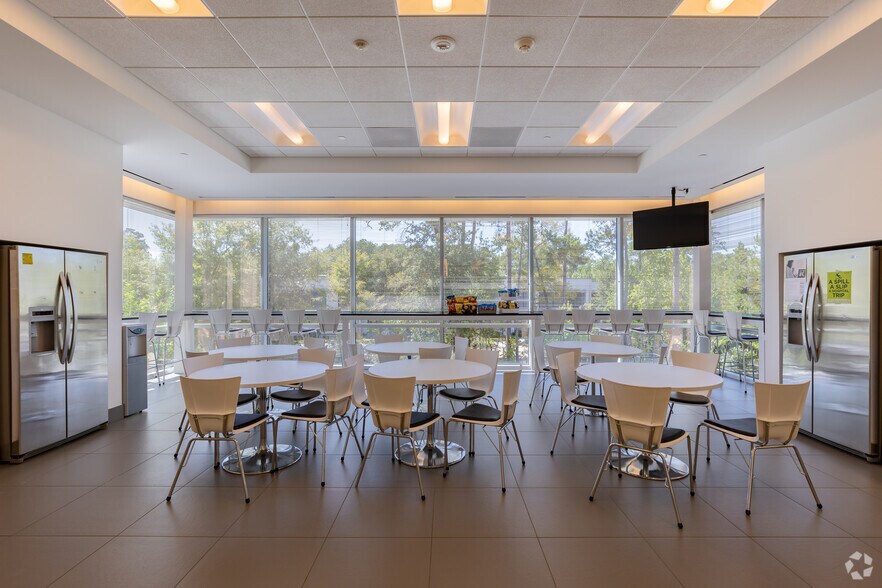 More Photos Of 2750 Technology Forest Blvd, The Woodlands Unknown For Lease