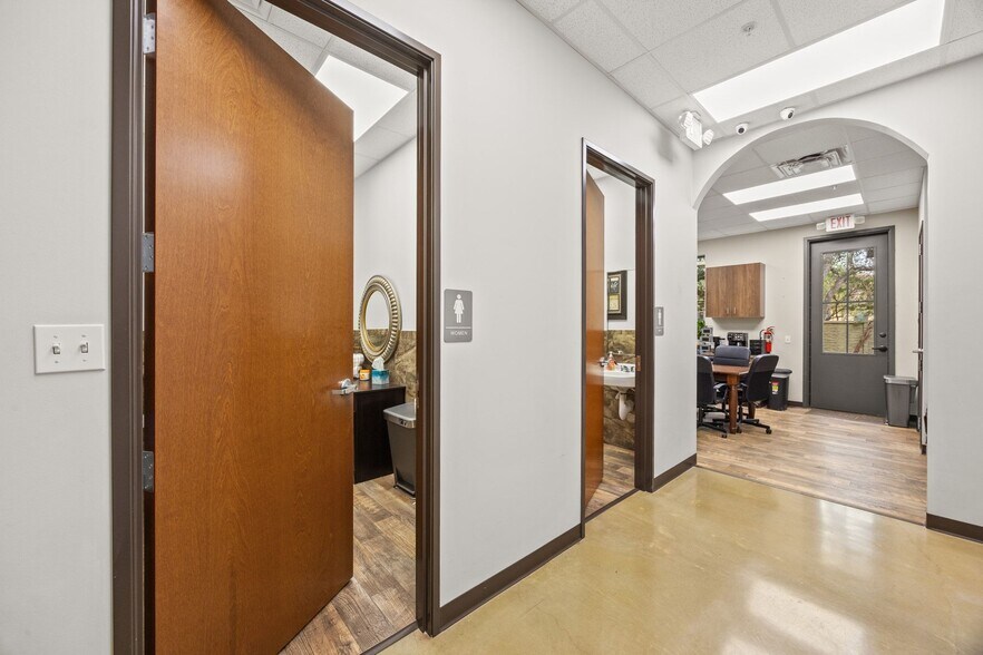 More Photos Of 301 Denali Pass, Cedar Park Office For Sale