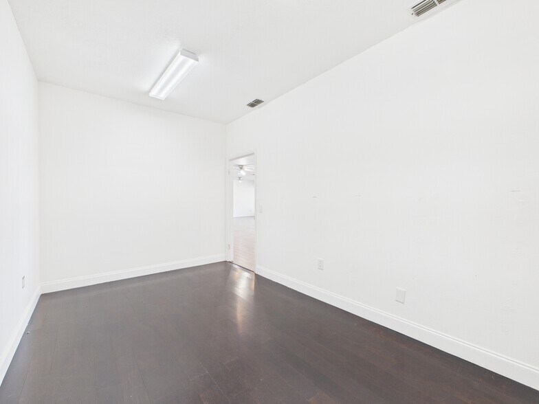 More Photos Of 1 Beverly Hills Blvd, Beverly Hills General Retail For Sale