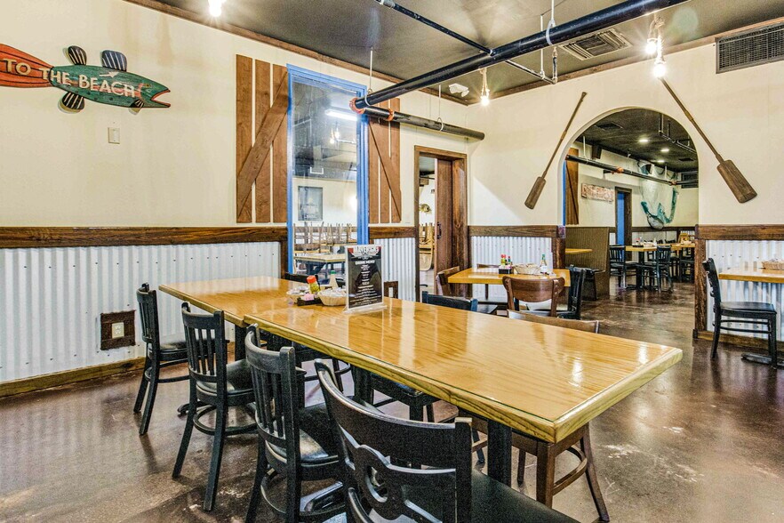 More Photos Of 131 New Warrington Rd, Pensacola Restaurant For Sale
