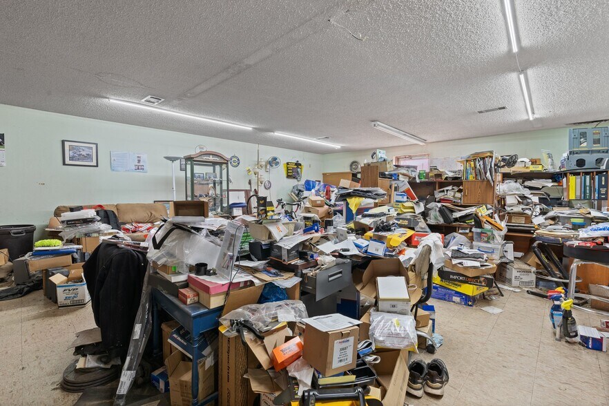 More Photos Of 2410 FM 731, Burleson Showroom For Sale