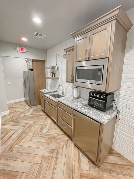 More Photos Of 9808 S Sunnylane Rd, Moore Office For Sale