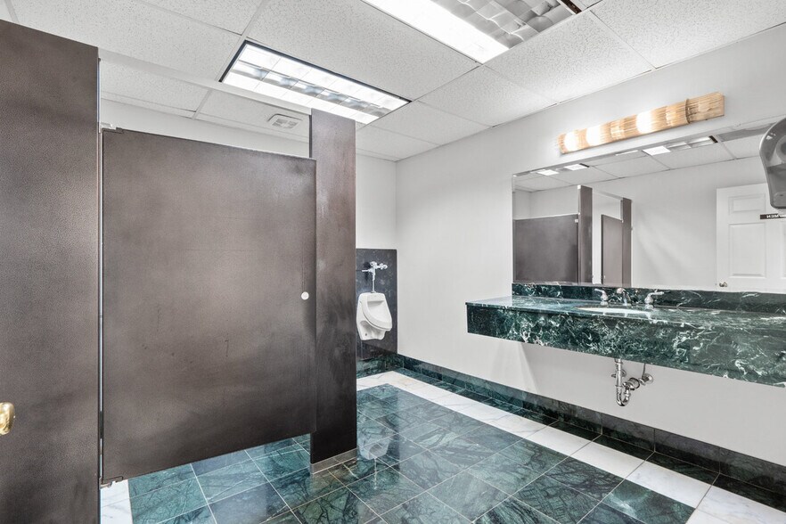 More Photos Of 2601 Wilkinson Blvd, Charlotte Industrial For Sale