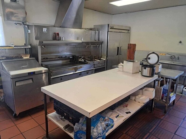 More Photos Of 555 E Olive Ave, Fresno Fast Food For Sale