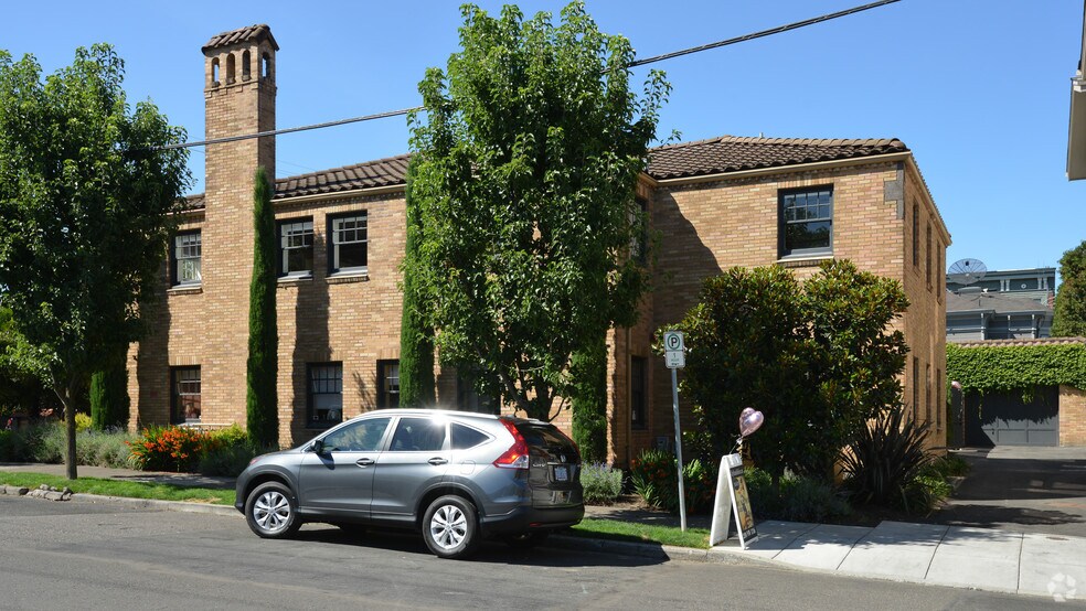 More Photos Of 210 NW 17th Ave, Portland Office For Lease