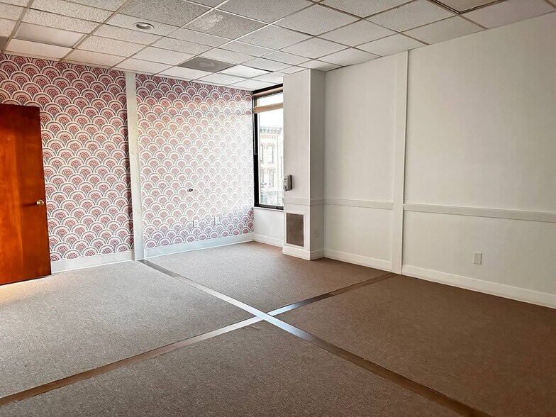 More Photos Of 201 N Main St, Farmville Office For Lease