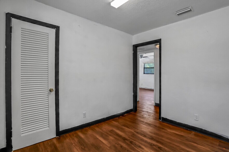 More Photos Of 6406 Merrill Rd, Jacksonville Office For Sale