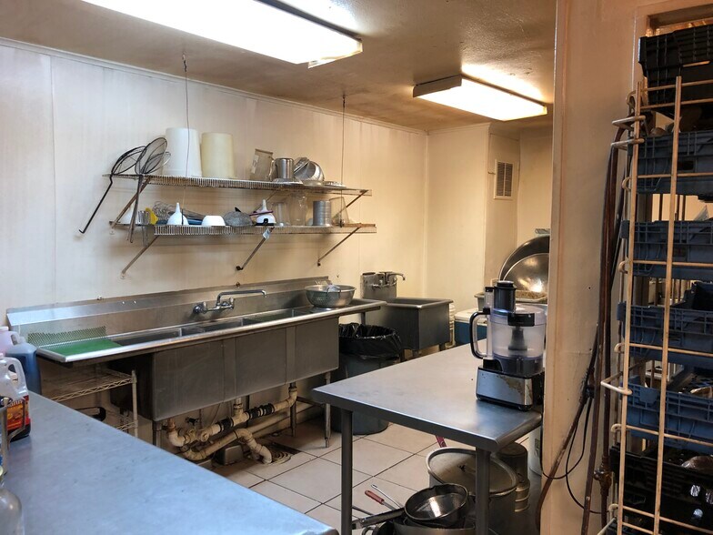 More Photos Of 5427 Broadway St, Galveston General Retail For Sale