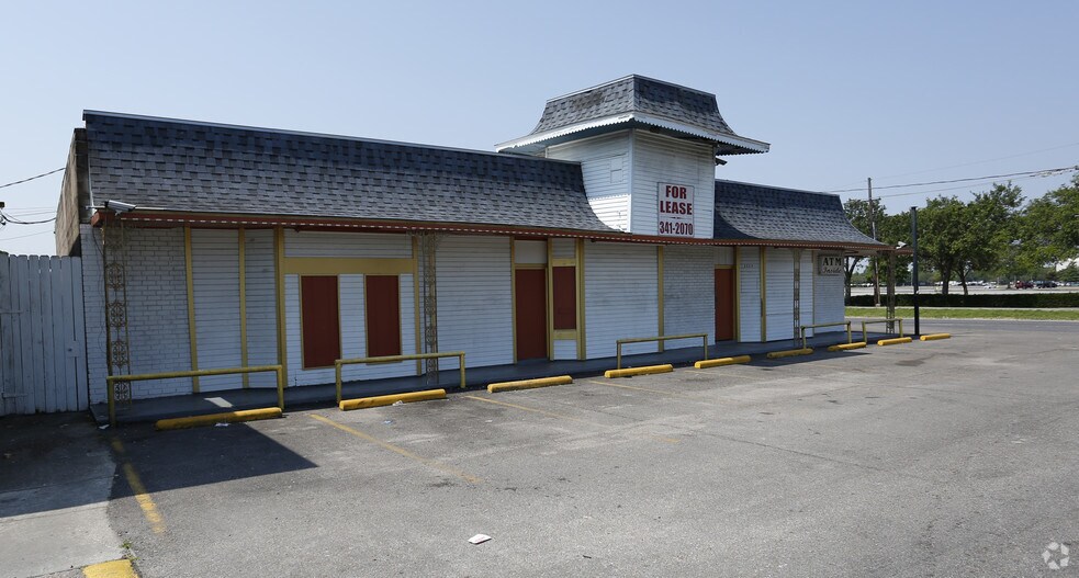 More Photos Of 111 Wright Ave, Gretna Bar For Lease