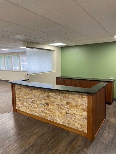 More Photos Of 29781 SW Town Center Loop W, Wilsonville Office For Sale