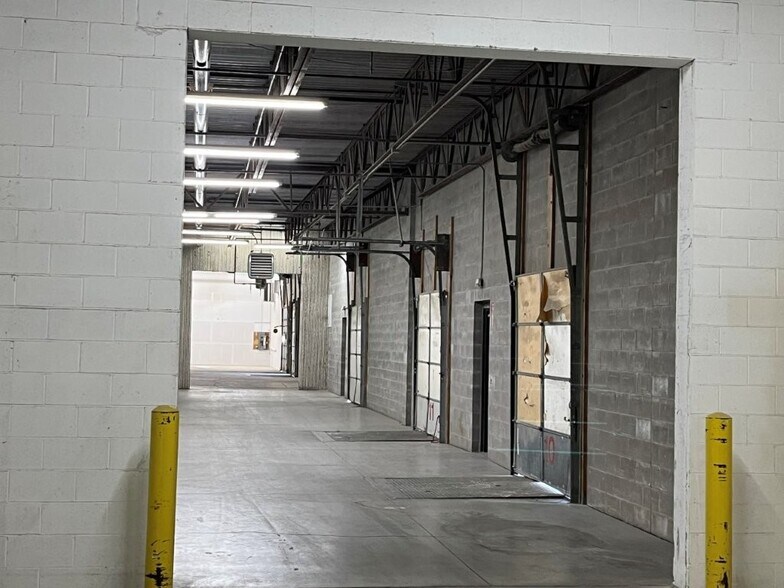 More Photos Of 11356 215th St W, Lakeville Manufacturing For Sale