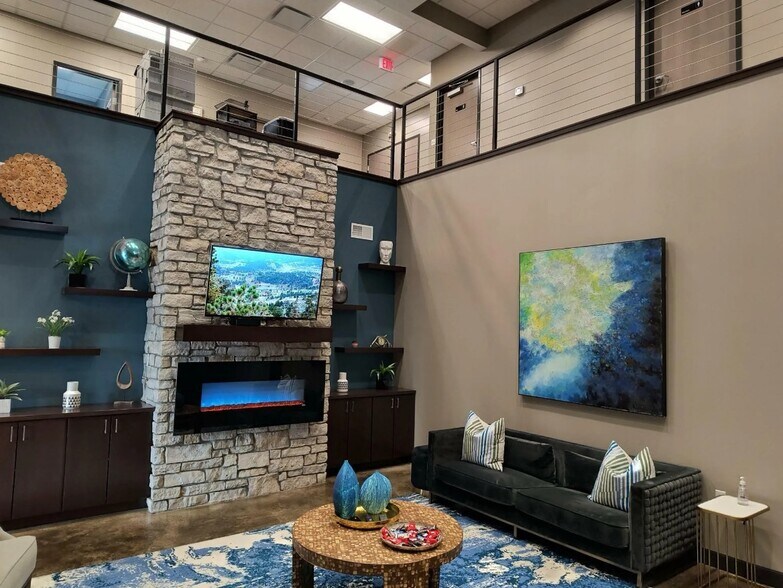 More Photos Of 530 N Indiana Ave, Crown Point Office For Lease