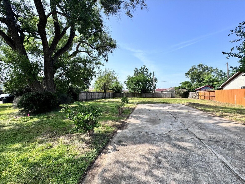Primary Photo Of 956 Greatwood dr, Houston Land For Sale