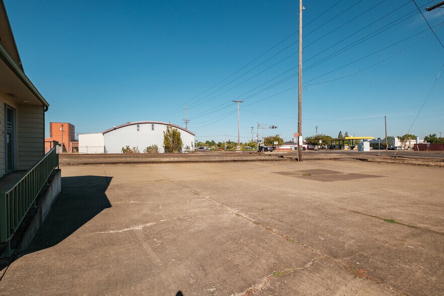 More Photos Of 500 Queen Ave SW, Albany Service For Sale