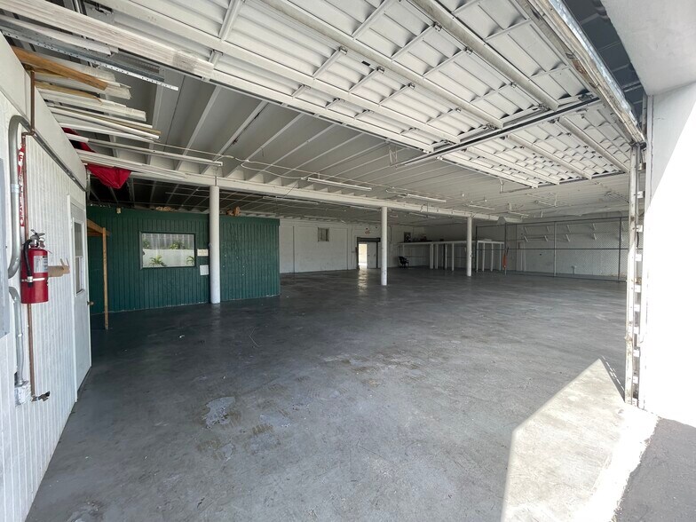More Photos Of 5731 SW 23rd St, West Park Auto Repair For Lease