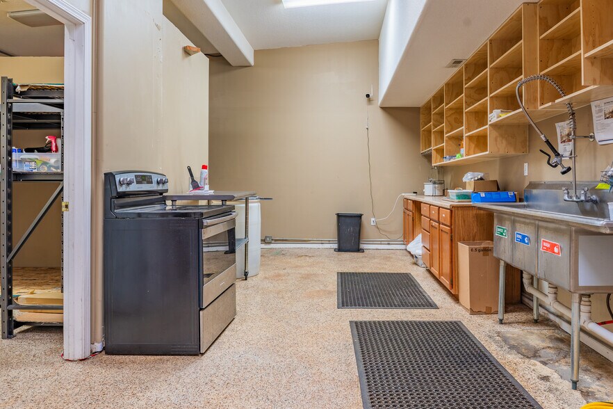 More Photos Of 620 Cherokee St, Leavenworth Storefront Retail Office For Sale