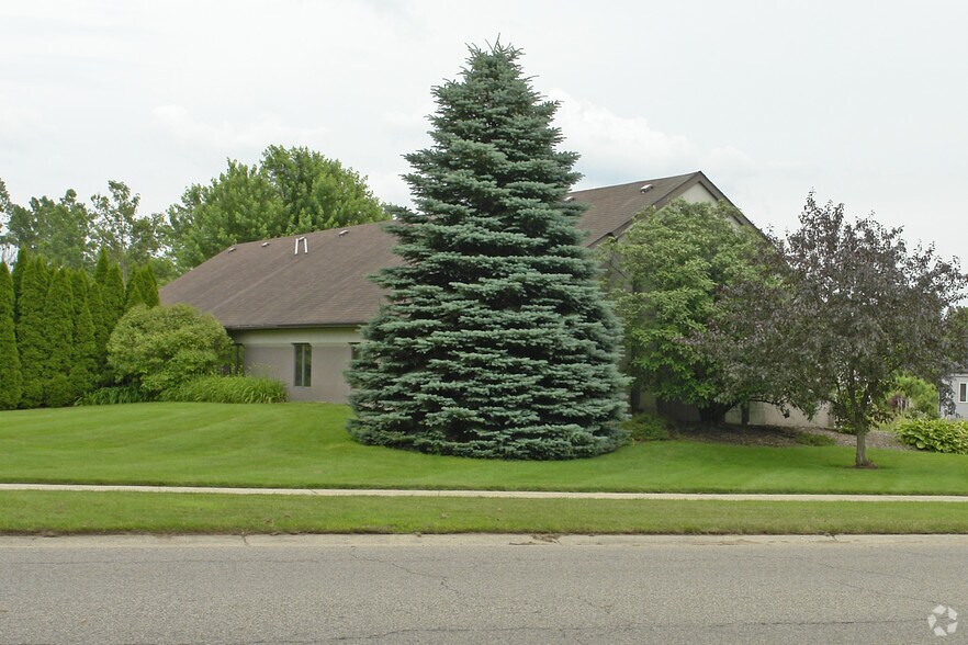 More Photos Of 493 Century Ln, Holland Office For Lease