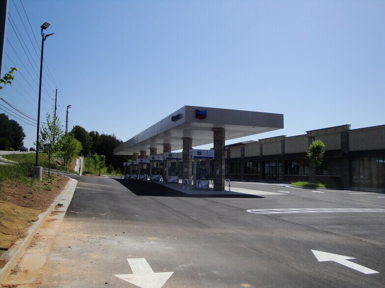 More Photos Of 4020 Satellite Blvd, Duluth Service Station For Lease