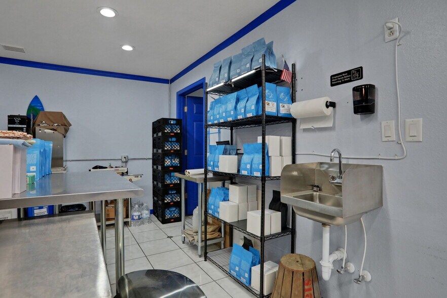 More Photos Of 413 Elm St, Welaka Freestanding For Sale