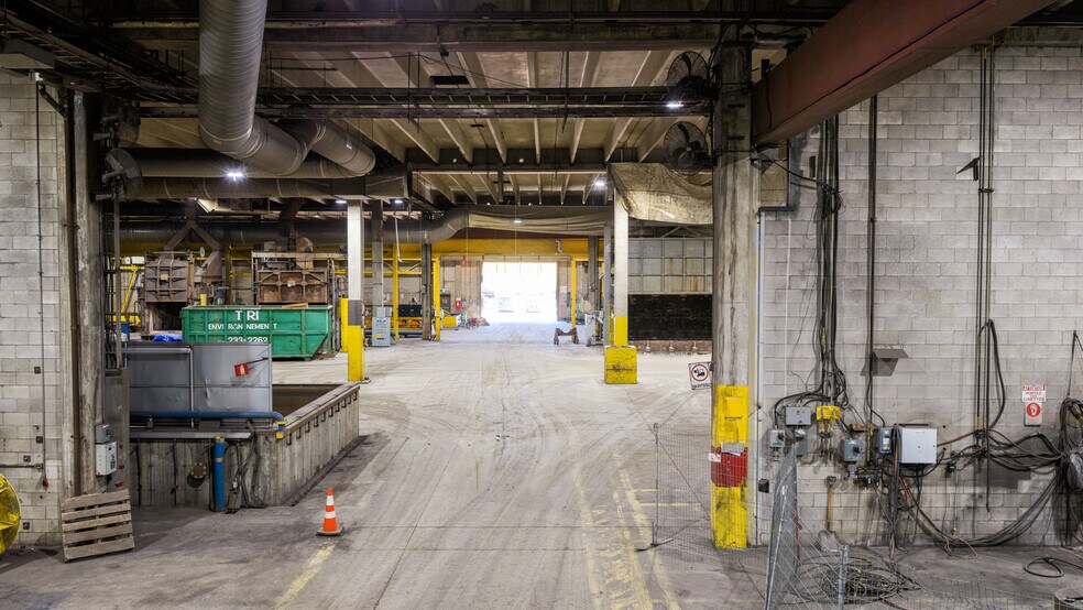 More Photos Of 805 Boul Alphonse-Deshaies, Bécancour Industrial For Sale