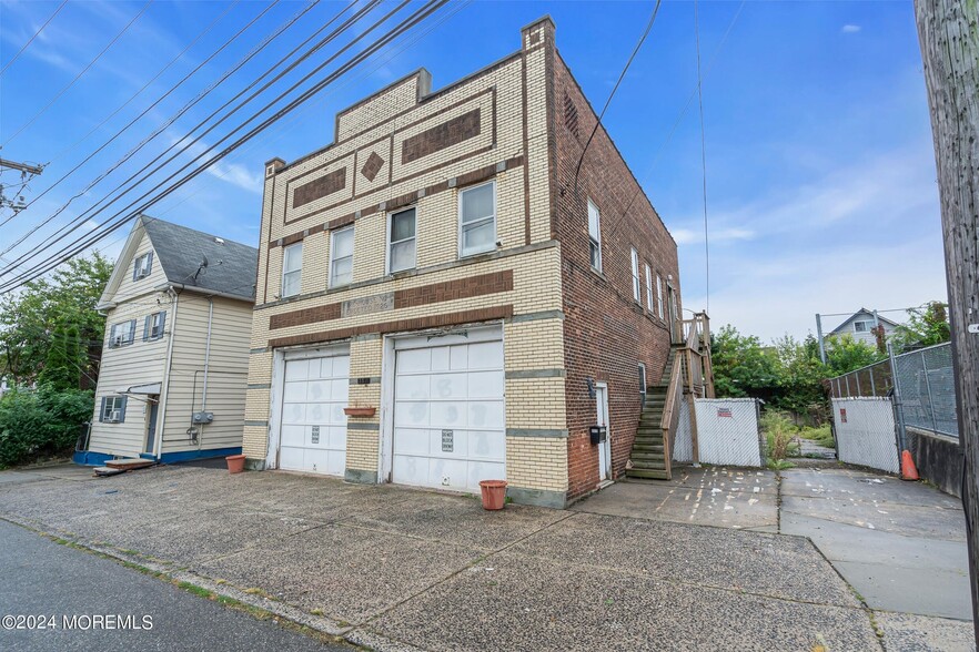 Primary Photo Of 119 William St, Belleville Showroom For Sale